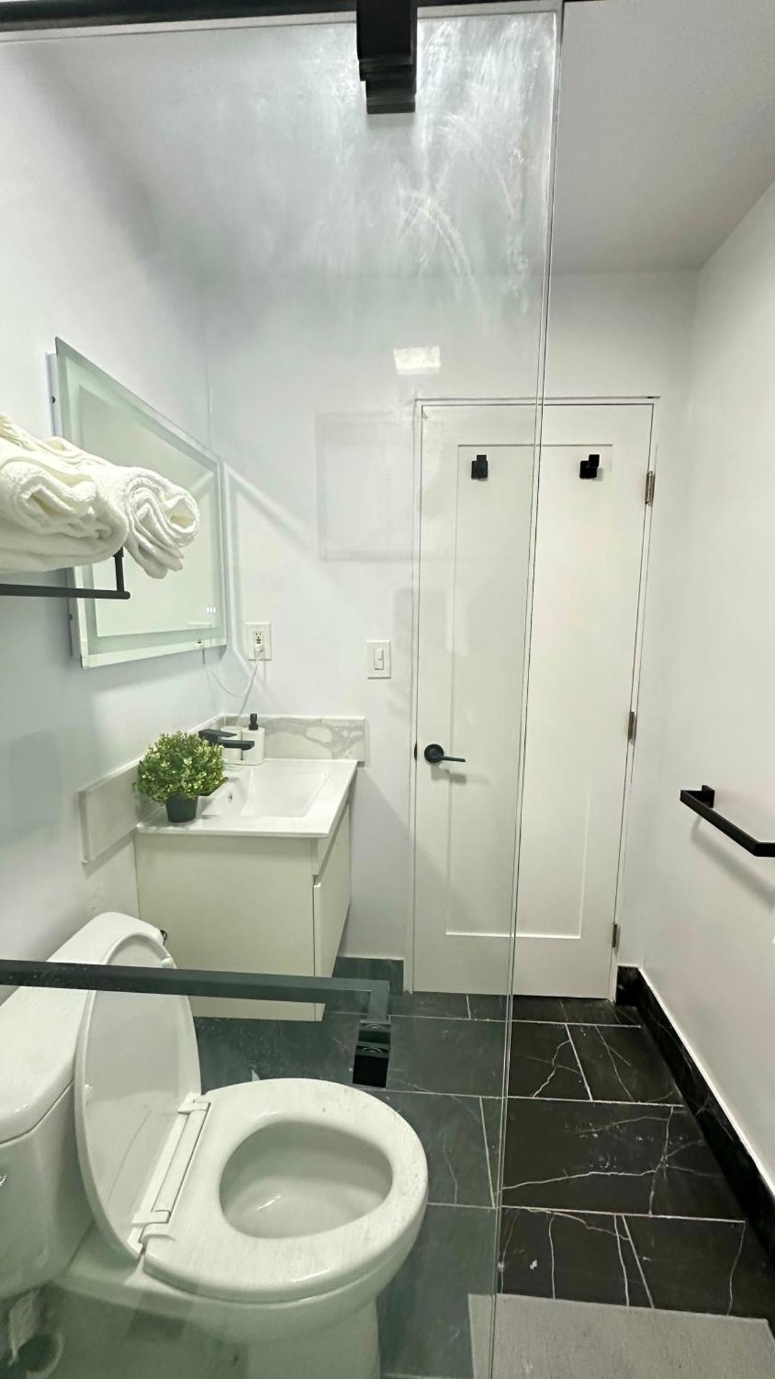 Modern 2Br Stylish & Cozy Unit Bed & Breakfast Los Angeles Dış mekan fotoğraf